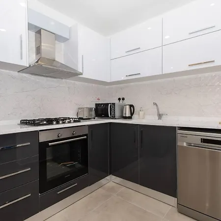 Mariotto Aps Near The Sea *